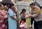 Polsek-Taman-Peduli-dengan-Bagikan-Makanan-Gratis