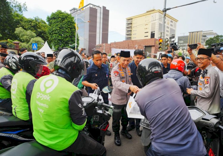Bagikan Takjil dan Buka Puasa Bersama Bareng Insan Pers Kapolri Suara Media Suara Publik