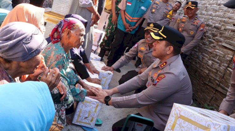 Sambut Hari Bhayangkara ke-80, Polres Lamongan Bedah Rumah Warga Tak Layak Huni dan Salurkan Bansos