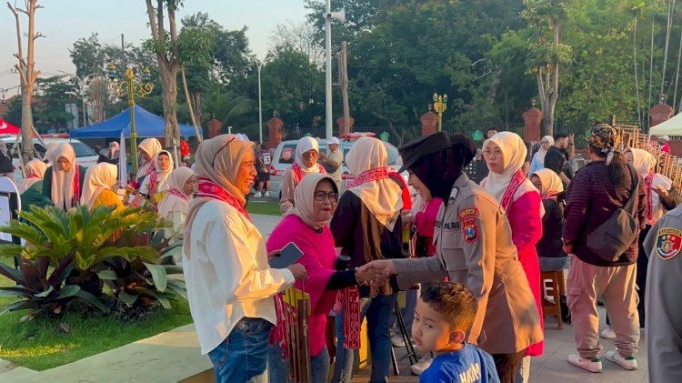 Polwan Polresta Sidoarjo Amankan Car Free Day Alun-alun