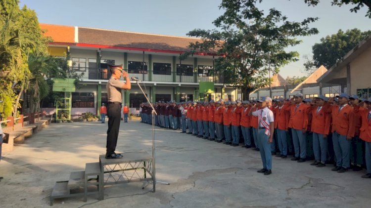Police Go To School: Polres Mojokerto Kota Tanamkan Disiplin dan Kesadaran Kamtibmas Kepada Pelajar